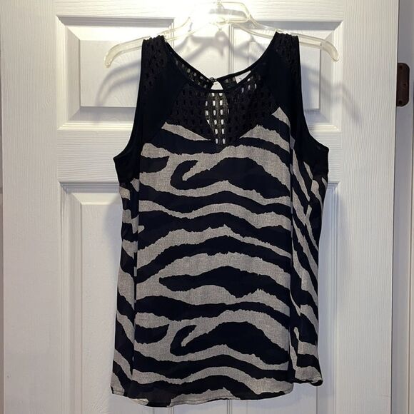 ✨CAbi 5046 Tivoli Zebra Print sleeveless top - Picture 2 of 8